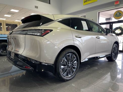 Used 2025 Nissan Murano Platinum w/ Cargo Package image 4