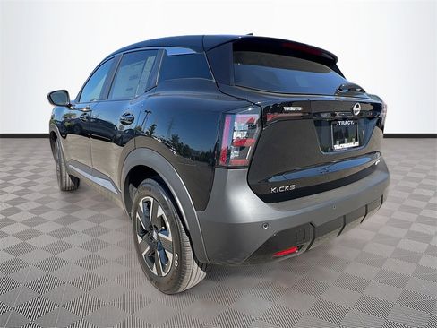 New 2025 Nissan Kicks SV image 5