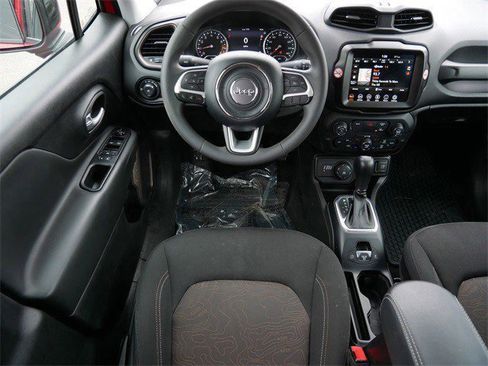 Used 2023 Jeep Renegade Latitude image 10