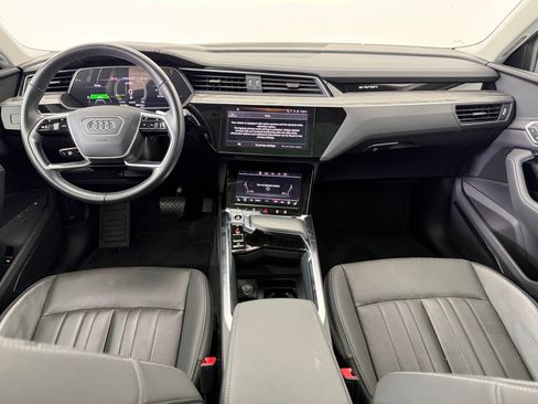 Used 2022 Audi e-tron Premium Plus w/ Premium Plus Package image 18