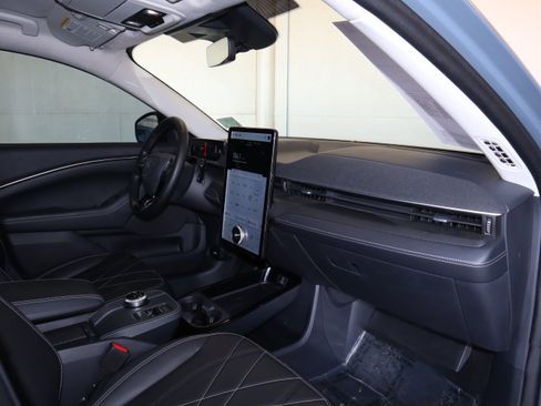 Certified 2024 Ford Mustang Mach-E Select image 37