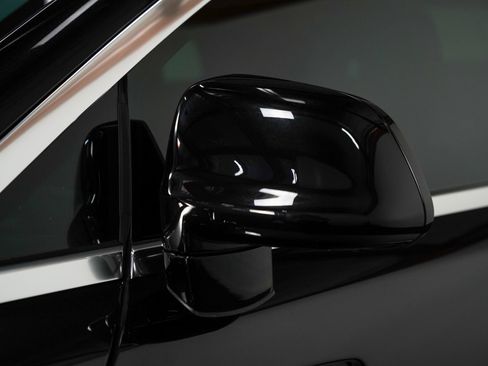 Used 2017 Rolls-Royce Wraith RWD image 16