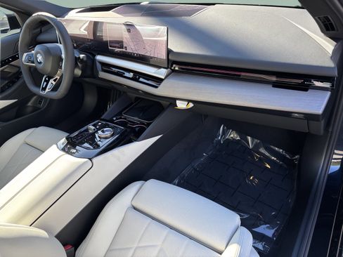 Used 2026 BMW 530i w/ M Sport Package RWD image 25