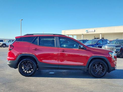 Used 2023 GMC Terrain SLE w/ Driver Convenience Package image 6