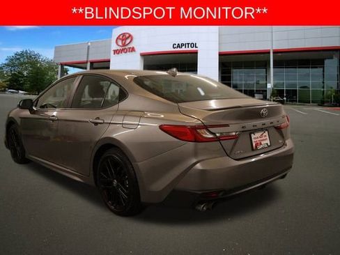 Used 2025 Toyota Camry SE image 7