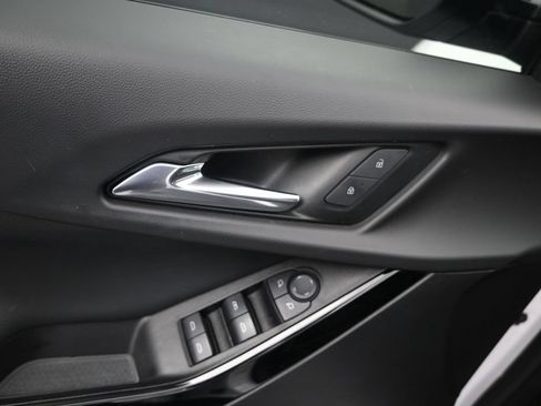 Used 2025 Chevrolet Equinox LT w/ Safety and Technology Package FWD image 11