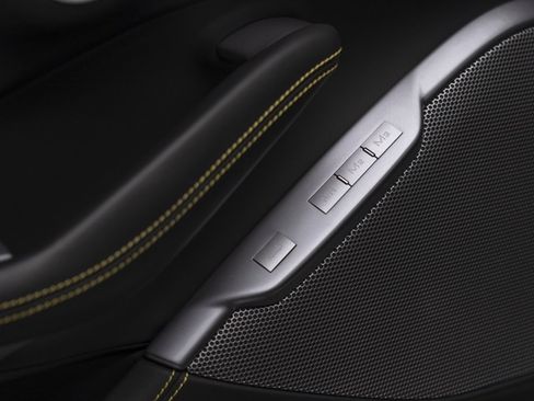 Used 2019 Ferrari Portofino Base image 19