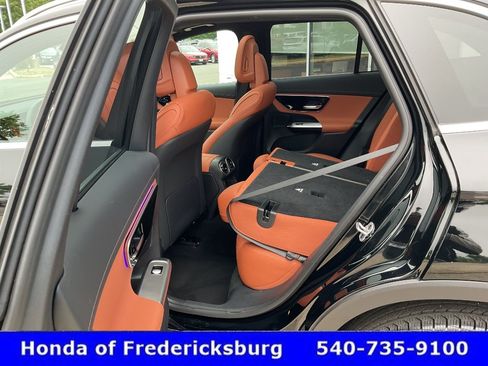 Used 2025 Mercedes-Benz GLC 300 4MATIC image 24