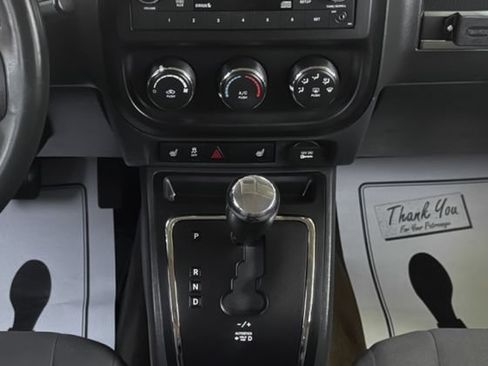 Used 2014 Jeep Patriot Latitude AWD/4WD image 16