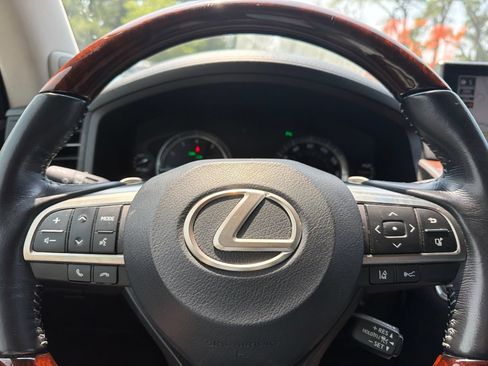 Used 2017 Lexus LX 570 4WD image 24