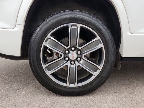 Used 2018 GMC Acadia Denali image 12