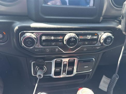 Used 2021 Jeep Gladiator Willys image 7