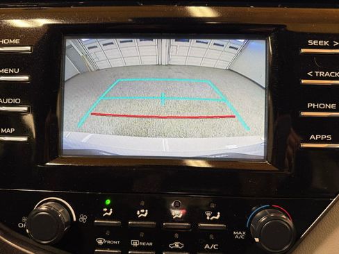 Used 2019 Toyota Camry LE image 18