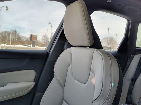 New 2026 Volvo XC60 B5 Plus w/ Protection Package Premier AWD/4WD image 22