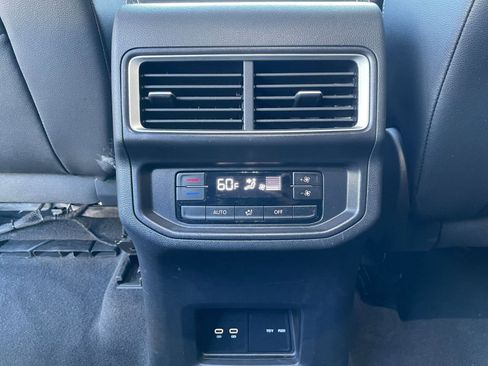 Used 2025 Volkswagen Atlas SE image 24