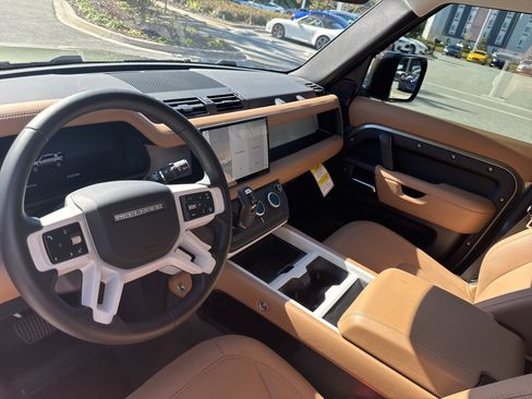 Used 2025 Land Rover Defender 110 S image 10