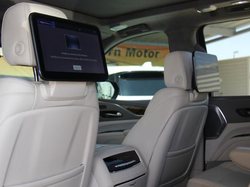 Used 2023 Cadillac Escalade ESV Sport Platinum AWD/4WD image 40
