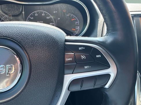 Used 2018 Jeep Grand Cherokee Laredo RWD image 17