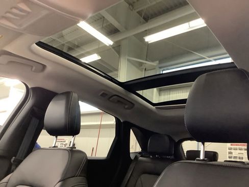 Used 2025 Ford Escape Platinum w/ Premium Technology Package AWD/4WD image 16