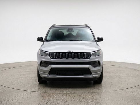 Used 2025 Jeep Compass Limited AWD/4WD image 2