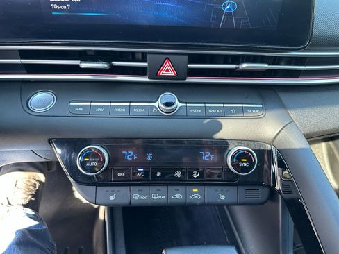 Used 2023 Hyundai Elantra Limited FWD image 17