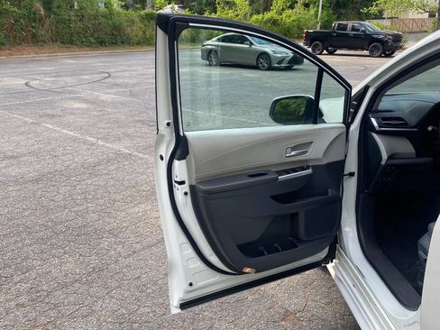 Used 2021 Toyota Sienna XLE image 13