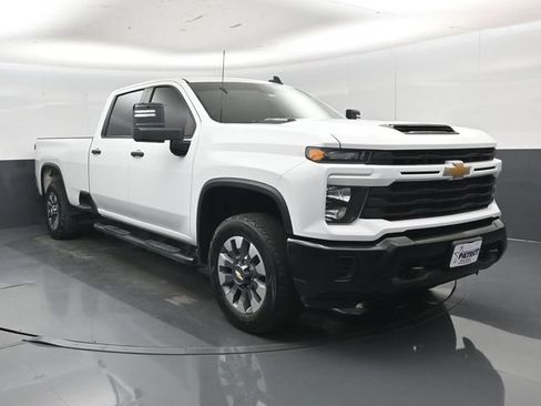 Used 2024 Chevrolet Silverado 2500 Custom w/ Custom Value Package AWD/4WD image 1