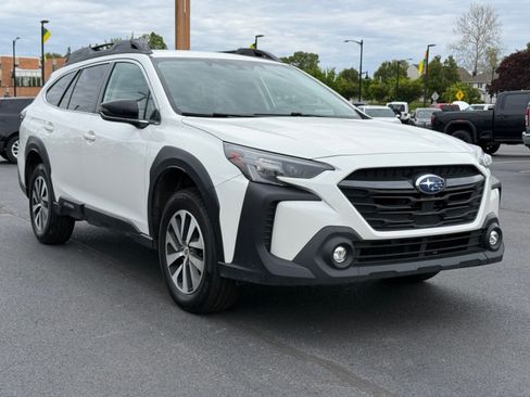 Used 2023 Subaru Outback Premium AWD/4WD image 2