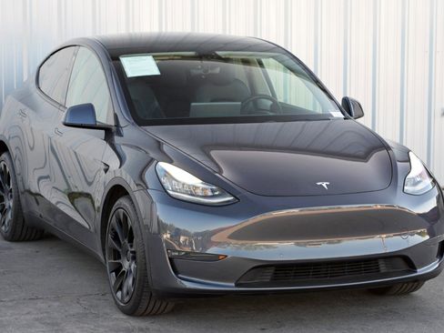 Used 2021 Tesla Model Y Long Range image 51