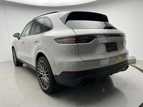 Used 2023 Porsche Cayenne Platinum Edition image 3