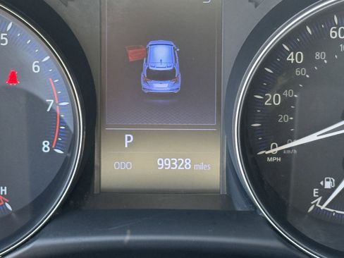 Used 2019 Toyota C-HR Limited image 28