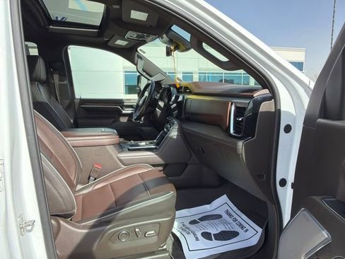 Used 2025 GMC Sierra 3500 Denali w/ Technology Package AWD/4WD image 11
