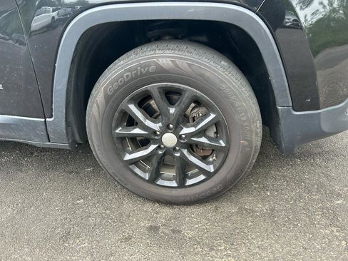 Used 2016 Jeep Cherokee Latitude w/ Cold Weather Group image 16