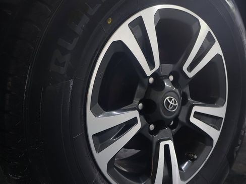 Used 2019 Toyota Tacoma TRD Sport image 28