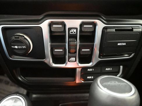 Used 2020 Jeep Gladiator Overland AWD/4WD image 22