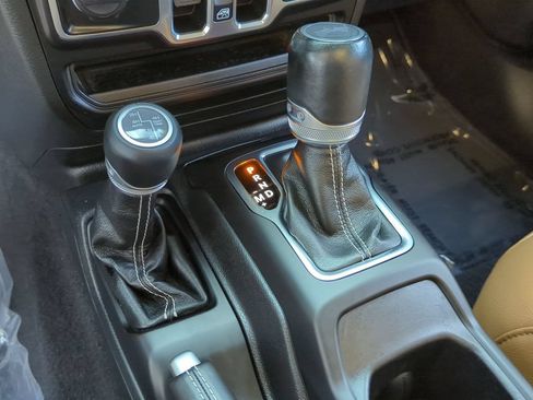 Used 2023 Jeep Wrangler Unlimited Sahara w/ Cold Weather Group AWD/4WD image 15