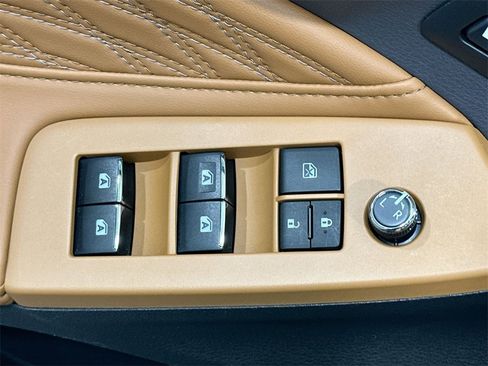 Used 2022 Toyota Avalon Limited image 16