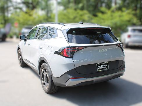 Certified 2026 Kia Sportage EX w/ EX Panorama Roof Package FWD image 7