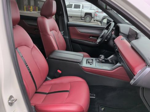 Certified 2025 MAZDA CX-70 Plug-In Hybrid w/ Premium Plus image 22