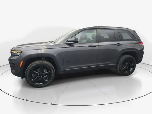 Used 2023 Jeep Grand Cherokee Altitude AWD/4WD image 7