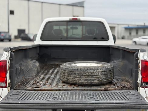 Used 2005 Ford F250 XL image 25