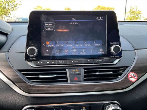 Used 2024 Nissan Altima 2.5 SV image 31