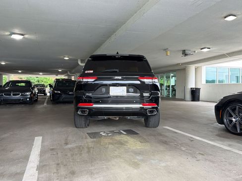 Used 2023 Jeep Grand Cherokee Summit AWD/4WD image 9