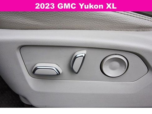 Used 2023 GMC Yukon XL Denali AWD/4WD image 30