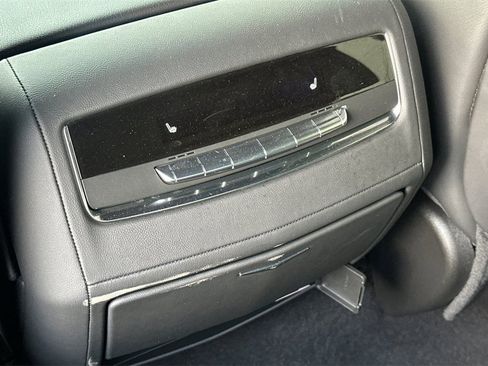 Used 2022 Cadillac Escalade Premium Luxury image 16