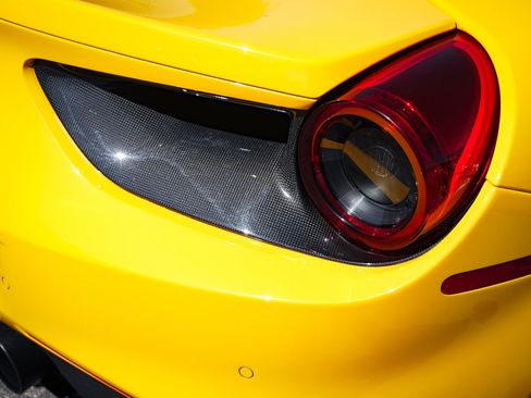 Used 2018 Ferrari 488 GTB RWD image 13