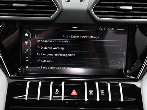 Used 2020 Lamborghini Urus image 40