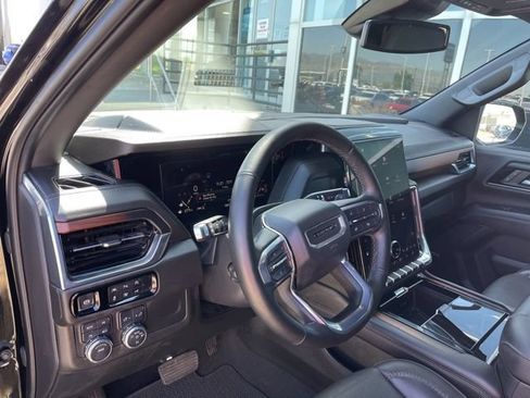 Used 2025 GMC Yukon XL Denali AWD/4WD image 6