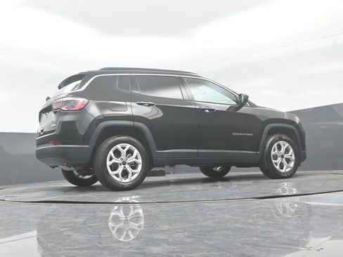 Used 2025 Jeep Compass Latitude AWD/4WD image 22