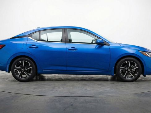Used 2025 Nissan Sentra SV FWD image 11